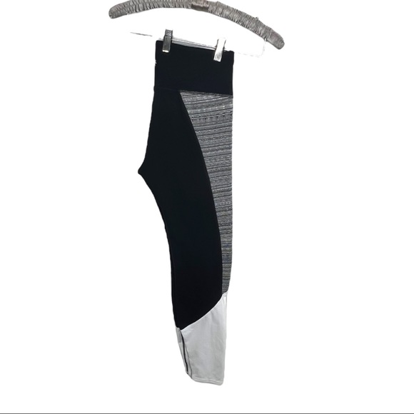 Athleta High Rise Jacquard Flow Chaturanga Black & Gray Leggings Tight Sz Small - Picture 3 of 10